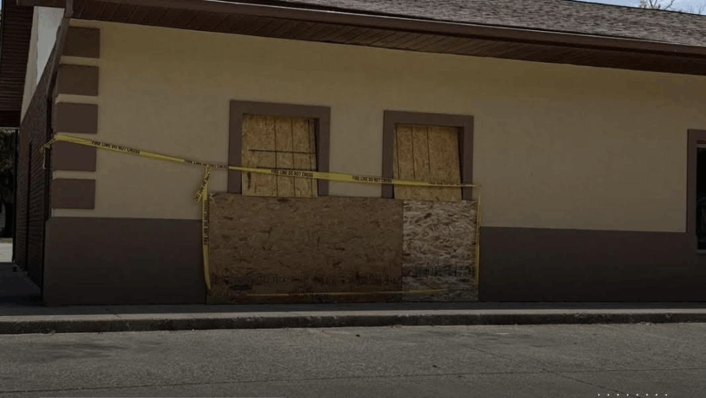 Car Crashes Into Secretary of State Building in Benton, One Person Injured